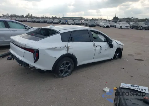 2025 Kia K4 Lxs из США, поврежденный, VIN 3KPFT4DE1SE140163